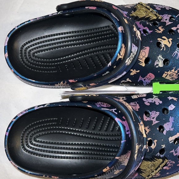 M4/W6 Disney Crocs Grand Finale 50th Anniversary Clogs - Picture 13 of 16